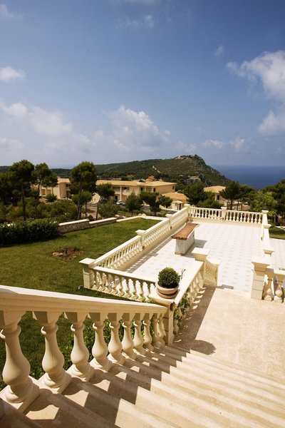 Mabely Grand, Zante